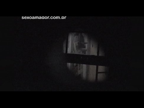 ❤️ Бландзінка таемна здымаецца на відэа з суседскага вуаерыста, схаванага за пустымі цэгламі Рускае порна у нас